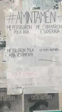 Cartel pegado en una pared con el hashtag «#Amintamén» y testimonios de acoso escritos a mano