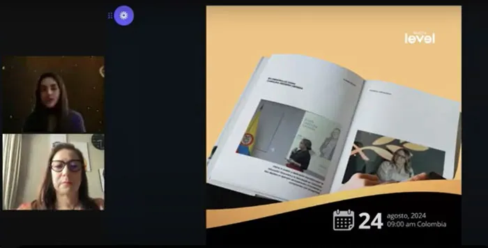 Videollamada del lanzamiento del libro de Mujeres Épicas de Revista Level, con dos participantes y una revista abierta en pantalla