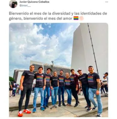 Tuit de Jonier Quiceno Ceballos con una foto de un grupo de hombres posando con camisetas oscuras, celebrando el mes de la diversidad